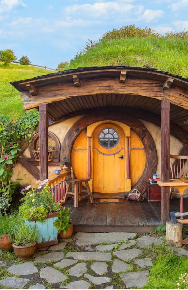 Kolibe iz filma ‘Lord of the Rings’ od sada možete da bukirate na Airbnb-u