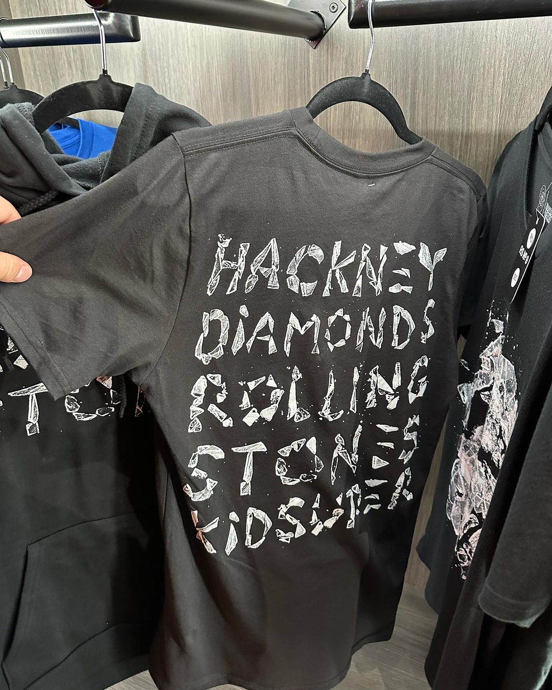 Znamo ko je dizajnirao omot albuma „Hackney Diamonds“ i zvaničan The Rolling Stones merch