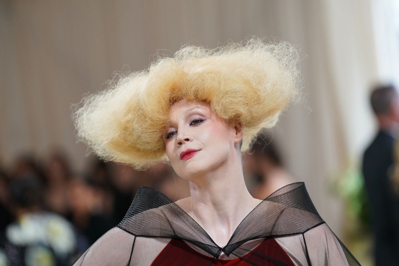 Gwendoline Christie met gala frizura