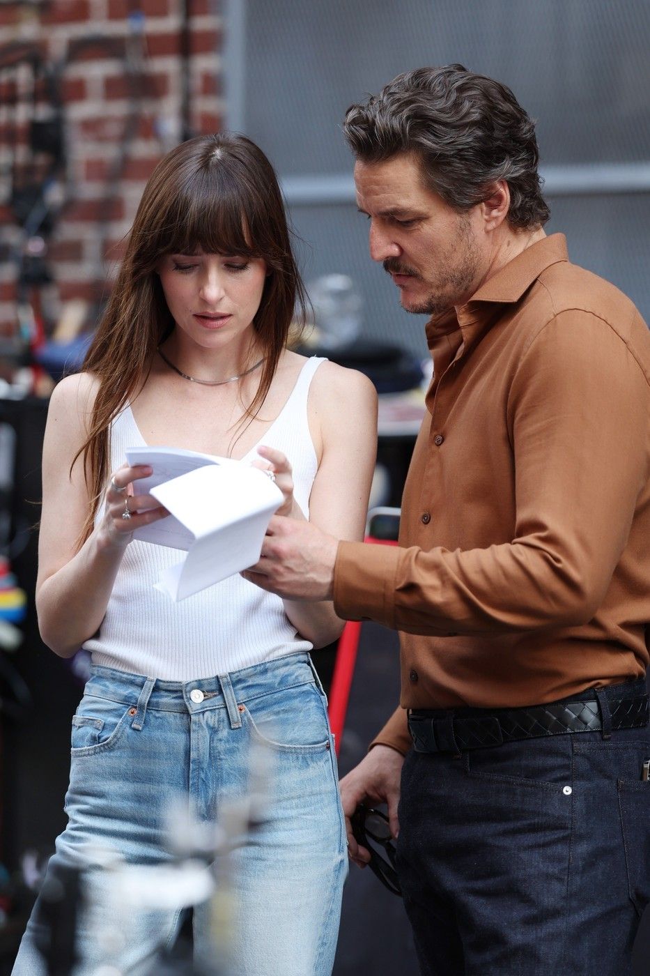 dakota johnson pedro pascal romantična komedija