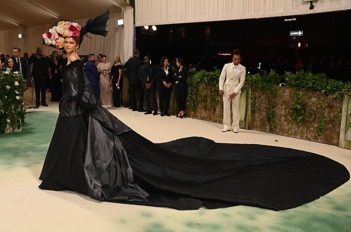 Met Gala Zendaya fascinator