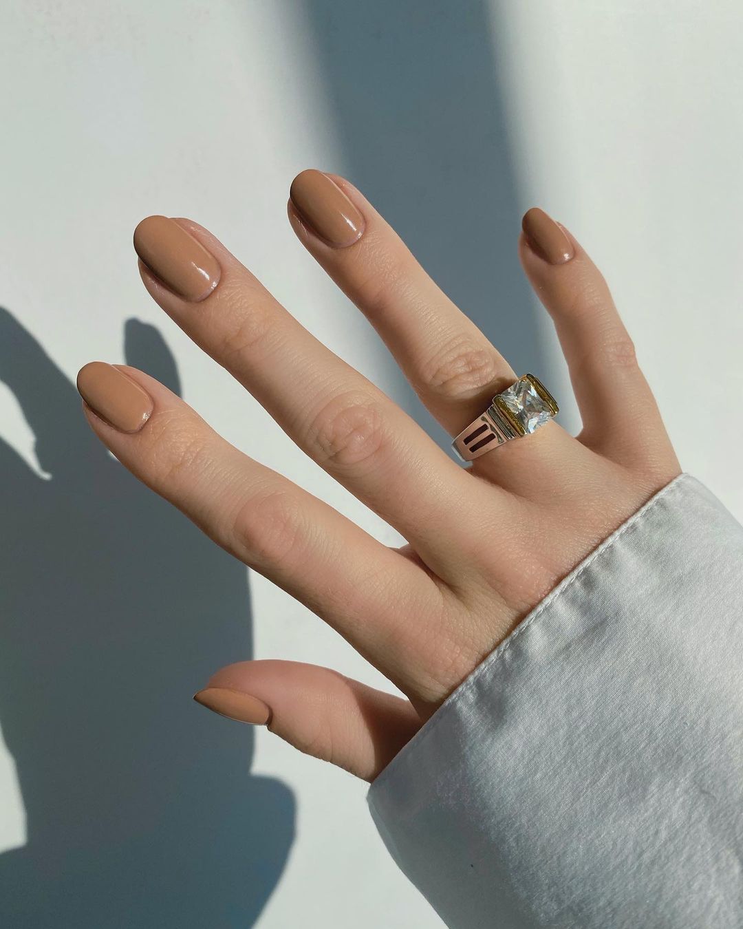 Café au lait nails: Bella Hadid najavila novi letnji trend manikira