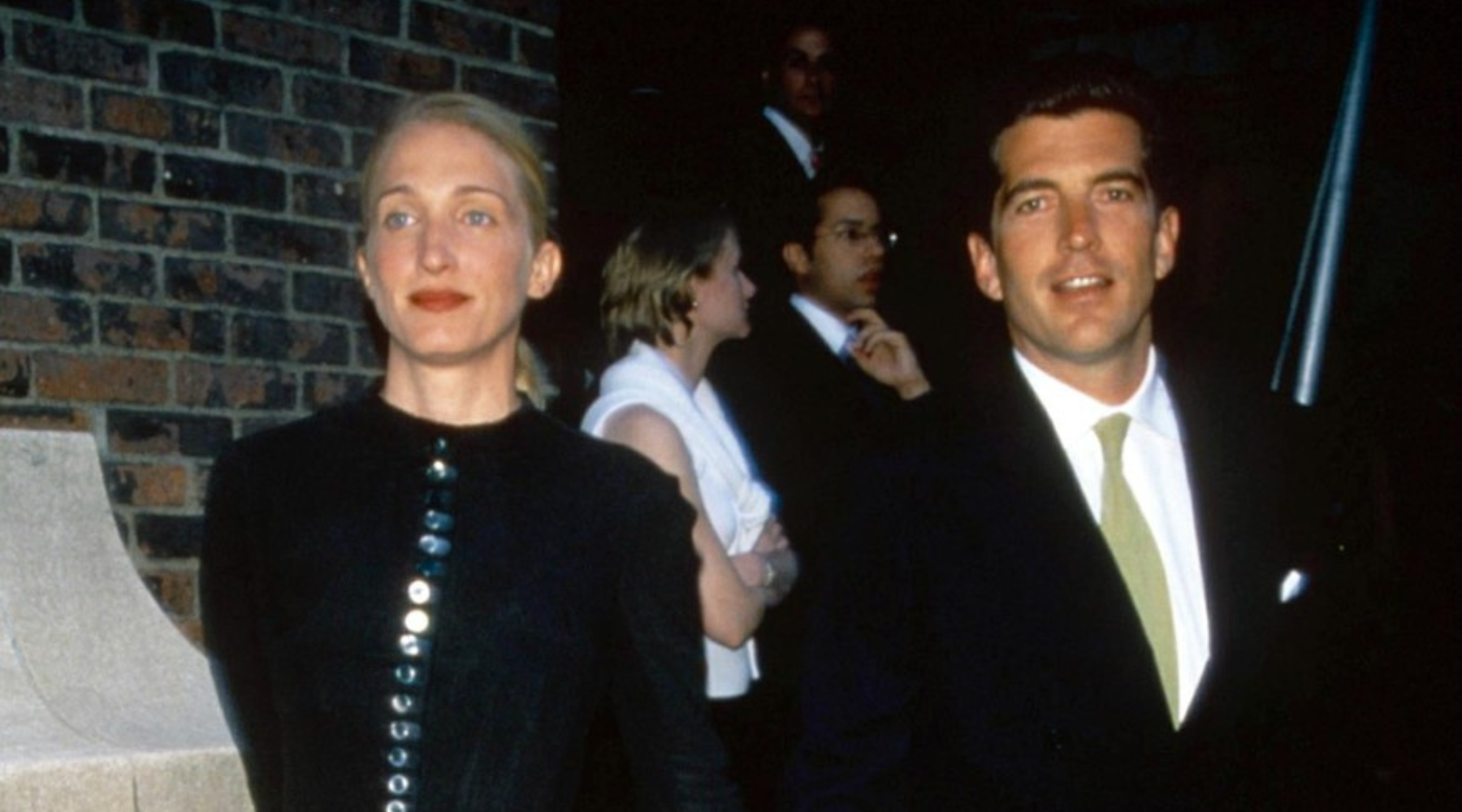 Epitome of chic: Donosimo esencijalne komade kojima možete rekreirati stil Carolyn Bessette Kennedy