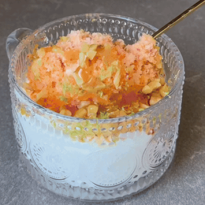 Summer Yogurt Bowl: Jednostavan (i osvežavajući) lagani desert sa breskvama