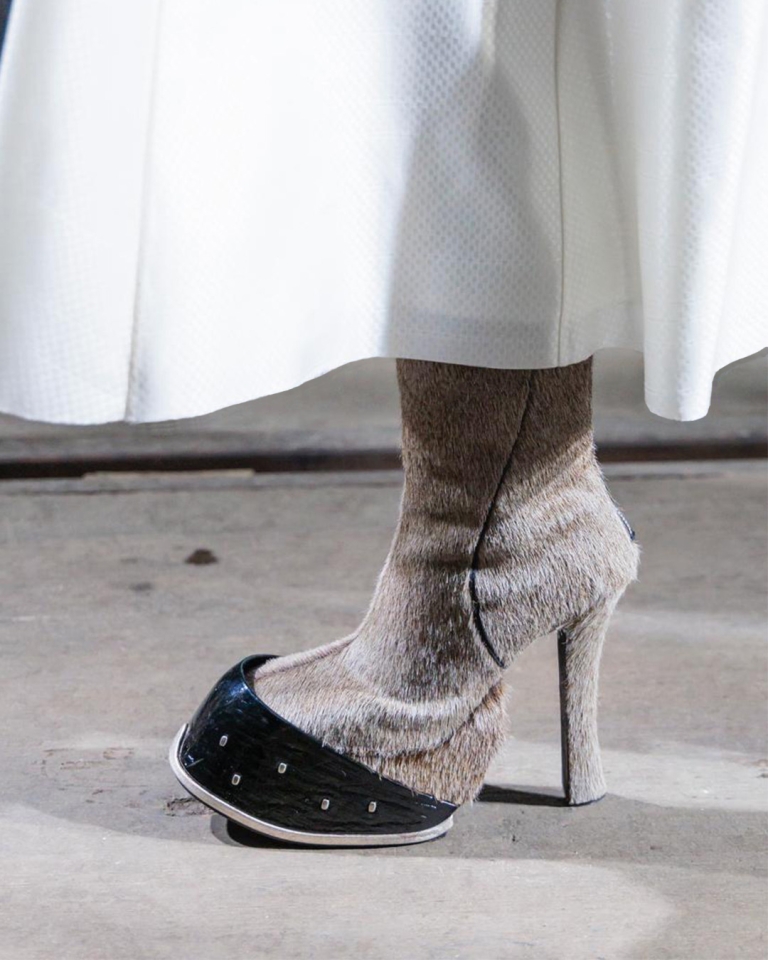 McQueen Hoof Boot: IT model sezone ili sinergija Tabi i Rick Owens Platform čizama?