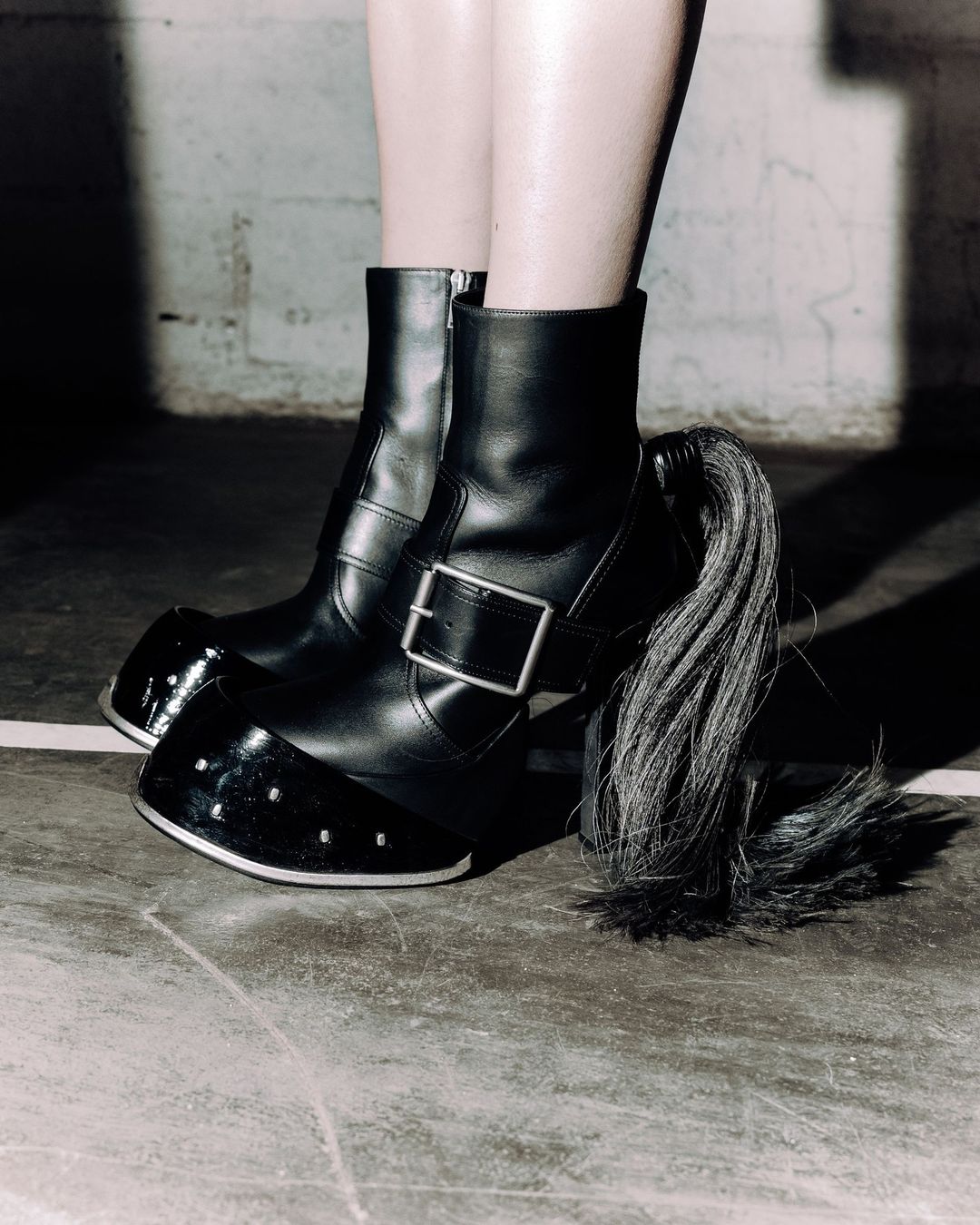 McQueen Hoof Boot: IT model sezone ili sinergija Tabi i Rick Owens Platform čizama?