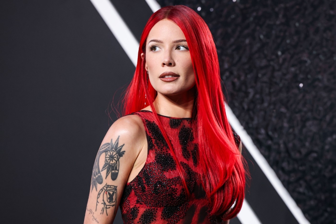 Marketing 101: Pevačica Halsey rekreira ikonične momente poznatih kao promociju albuma