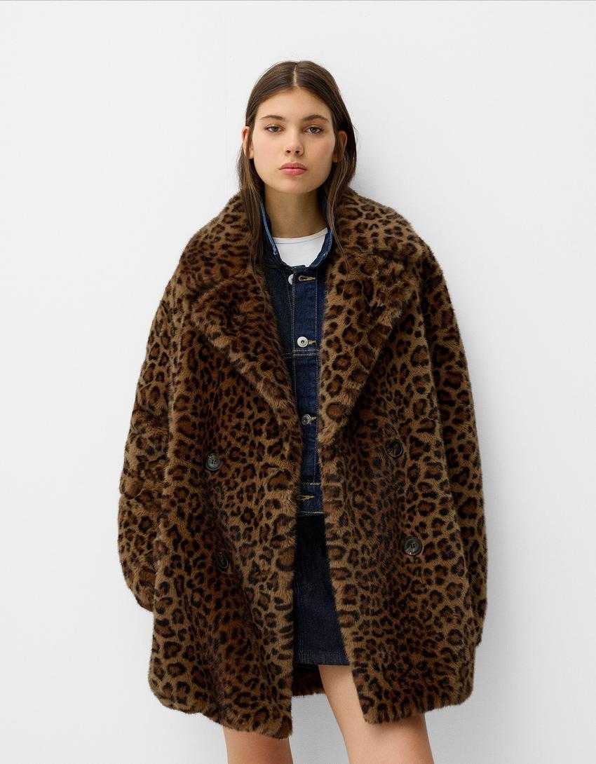 bershka bunda od vestackog krzna animal print