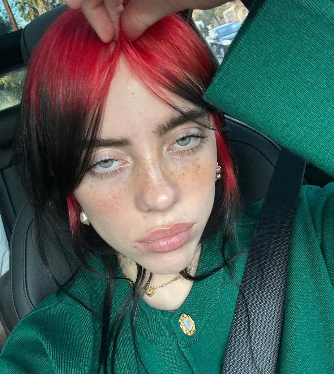 Saznali smo kako je tekao proces snimanja popularne pesme Billie Eilish „Birds Of A Feather“