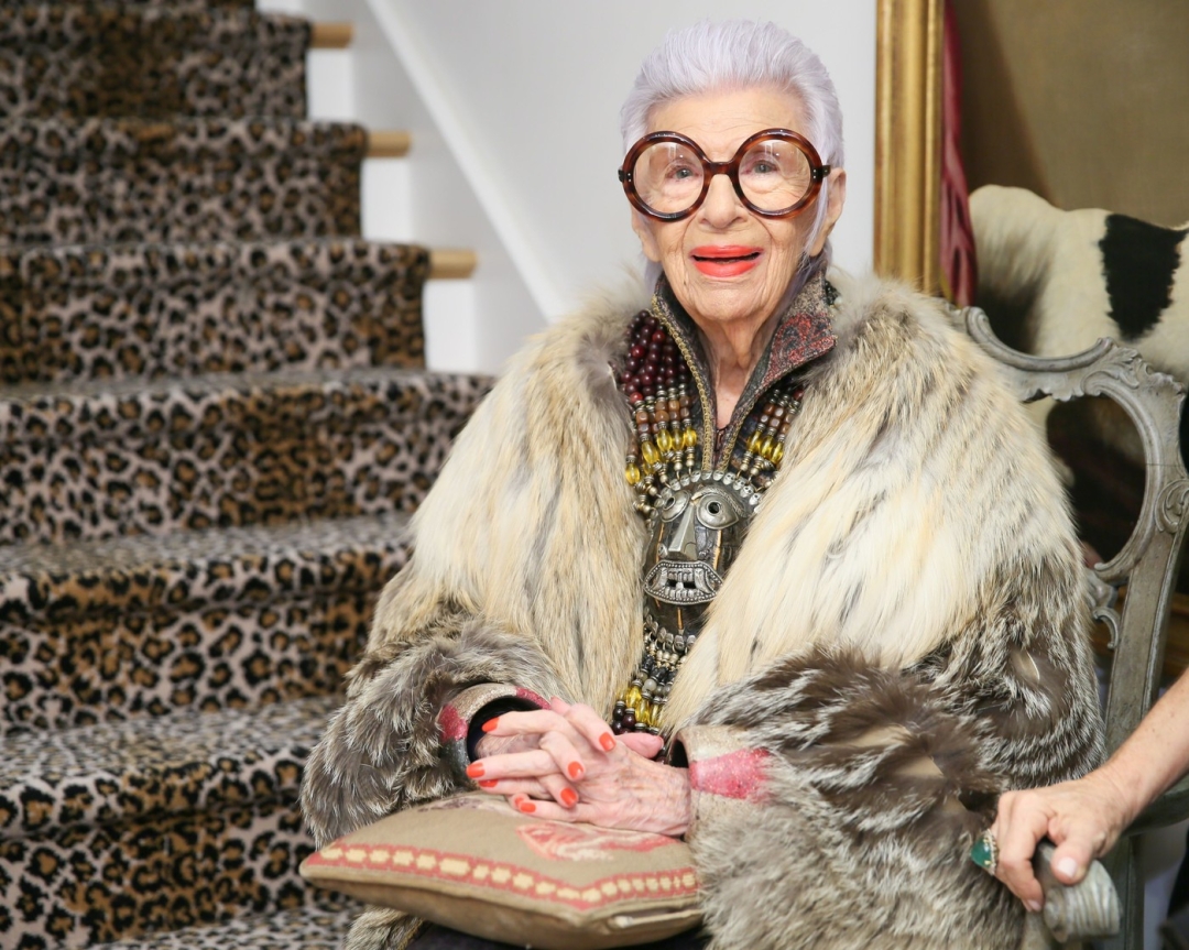 Privatna kolekcija odeće, aksesora i dizajnerskog nameštaja Iris Apfel ide na aukciju