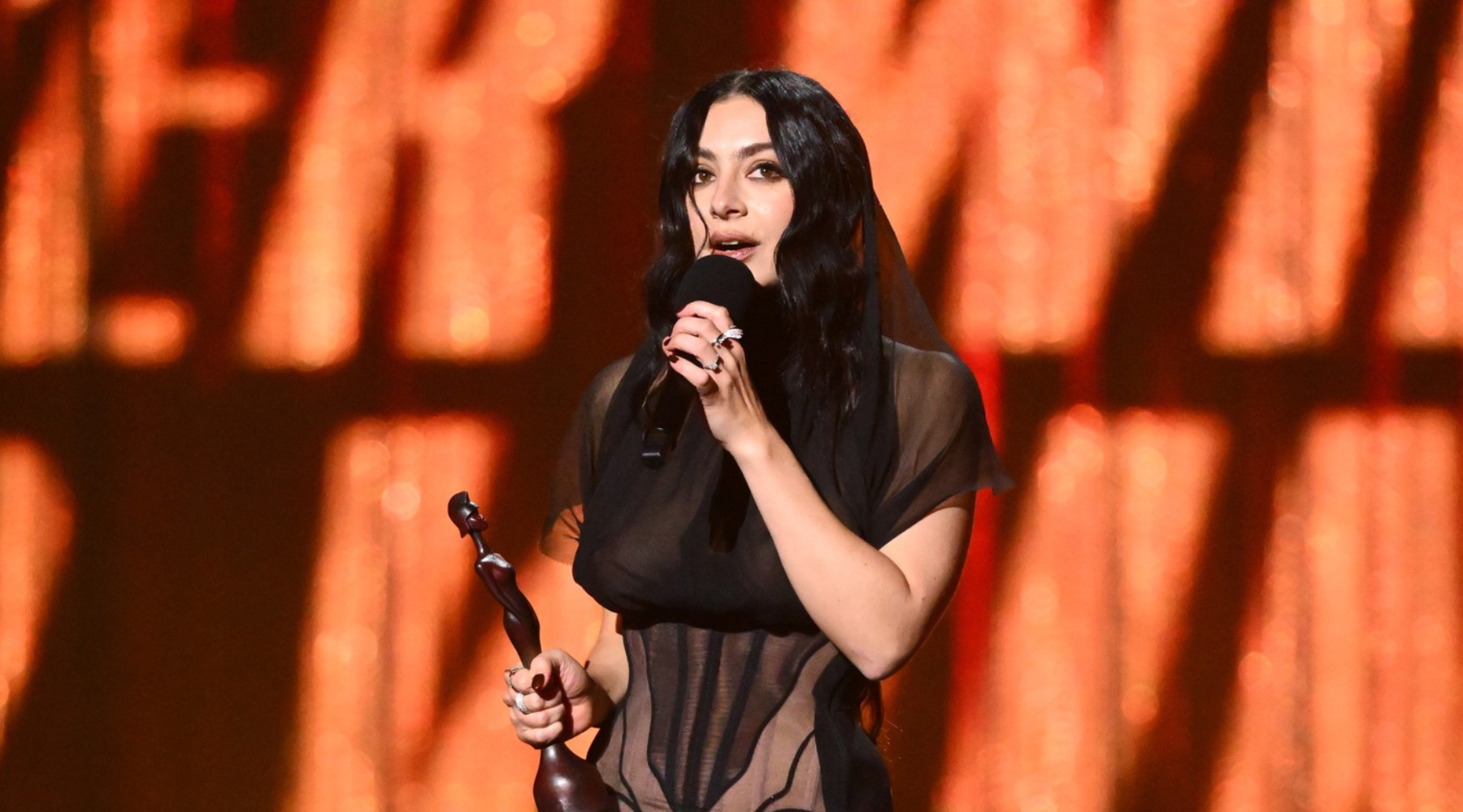 Brit awards 2025: Charli XCX je ultimativna pobednica najveće muzičke večeri u Britaniji